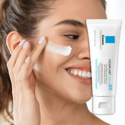 Zora B5 Comfort Face Cream with panthenol, moisturizing cream in a white jar with a blue lid, suitable for sensitive skin.
