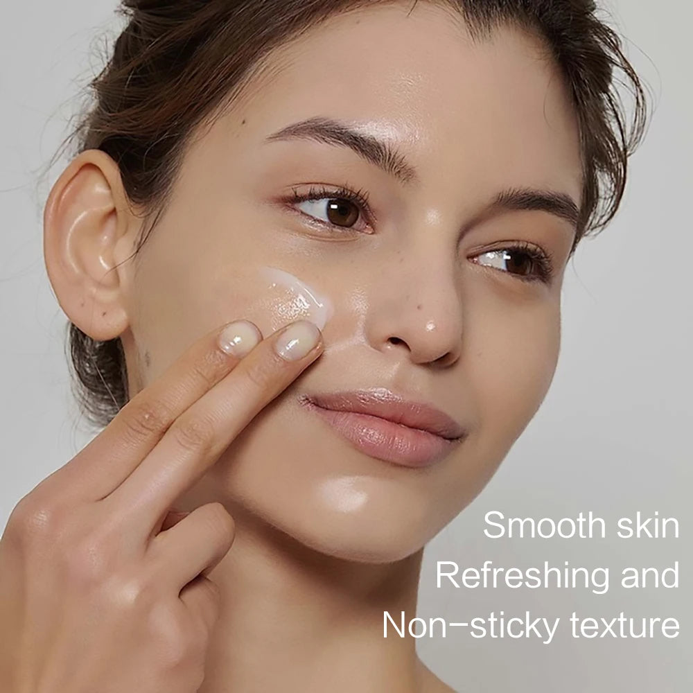 Zora SUYARUN Collagen and Hyaluronic Acid face cream in a jar, skincare product with a smooth, creamy texture and a sleek design.